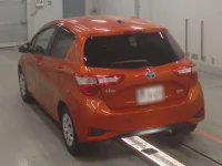 Toyota VITZ лот № 30046 оценка 4  с аукциона в Японии 5