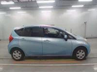 Nissan NOTE лот № 30045 оценка 3  с аукциона в Японии 2