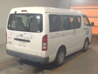 Toyota HIACE лот № 6040 оценка RA  с аукциона в Японии 1