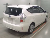 Toyota PRIUS ALPHA лот № 30050 оценка 4  с аукциона в Японии 1