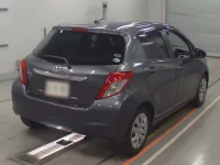 Toyota VITZ лот № 30054 оценка R  с аукциона в Японии 1