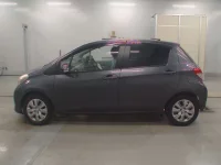 Toyota VITZ лот № 30054 оценка R  с аукциона в Японии 3