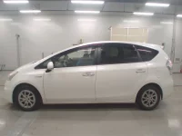 Toyota PRIUS ALPHA лот № 30056 оценка 4  с аукциона в Японии 3