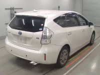 Toyota PRIUS ALPHA лот № 30056 оценка 4  с аукциона в Японии 1