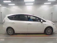 Toyota PRIUS ALPHA лот № 30056 оценка 4  с аукциона в Японии 2