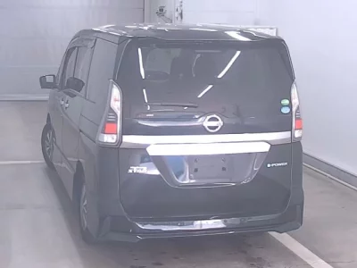 Nissan SERENA  с аукциона в Японии
