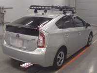 Toyota PRIUS лот № 30063 оценка 4  с аукциона в Японии 1