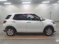 Toyota RAIZE лот № 30065 оценка R  с аукциона в Японии 2