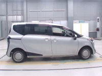 Toyota SIENTA лот № 30142 оценка 3.5  с аукциона в Японии 2