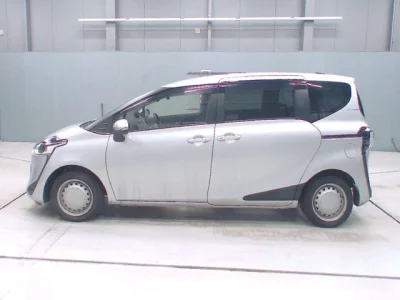 Toyota SIENTA  с аукциона в Японии