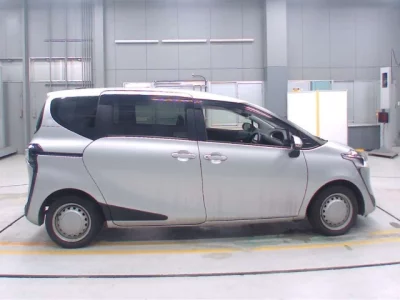 Toyota SIENTA  с аукциона в Японии