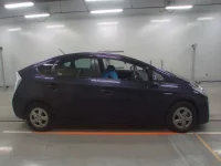 Toyota PRIUS лот № 30070 оценка 3.5  с аукциона в Японии 2