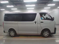 Toyota HIACE VAN лот № 30071 оценка 3.5  с аукциона в Японии 2