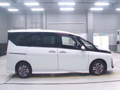 Nissan SERENA  с аукциона в Японии