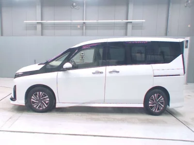 Nissan SERENA  с аукциона в Японии