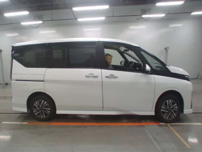 Nissan SERENA  с аукциона в Японии
