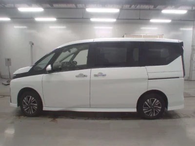 Nissan SERENA  с аукциона в Японии