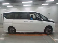 Nissan SERENA лот № 90125 оценка 4  с аукциона в Японии 2