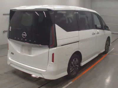 Nissan SERENA  с аукциона в Японии