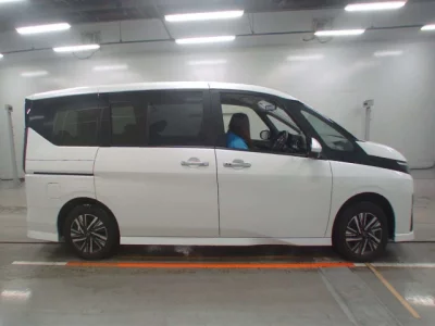 Nissan SERENA  с аукциона в Японии