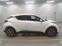 Toyota C-HR лот № 30090 оценка RA  с аукциона в Японии 2