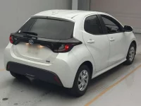 Toyota YARIS лот № 2268 оценка 4  с аукциона в Японии 1