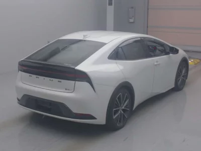 Toyota PRIUS  с аукциона в Японии