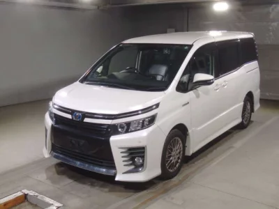 Toyota VOXY  с аукциона в Японии