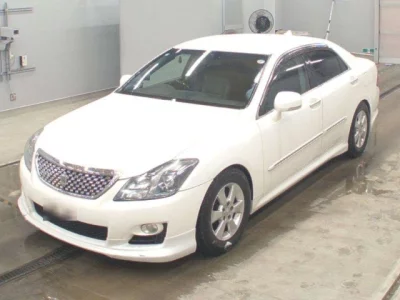 Toyota CROWN  с аукциона в Японии