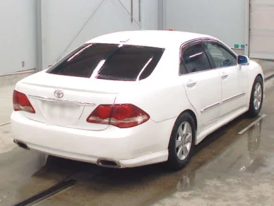 Toyota CROWN  с аукциона в Японии