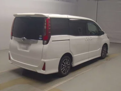 Toyota NOAH  с аукциона в Японии