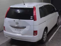 Toyota ISIS лот № 5132 оценка R  с аукциона в Японии 1