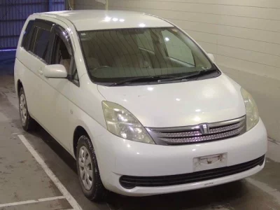 Toyota ISIS  с аукциона в Японии