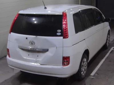 Toyota ISIS  с аукциона в Японии