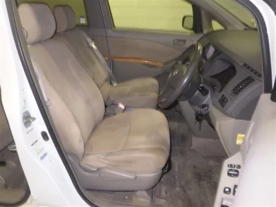 Toyota ISIS  с аукциона в Японии