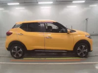 Nissan KICKS лот № 30111 оценка RA  с аукциона в Японии 2