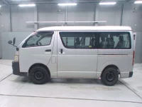 Toyota HIACE лот № 30184 оценка 3.5  с аукциона в Японии 3