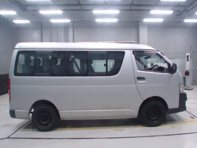 Toyota HIACE  с аукциона в Японии