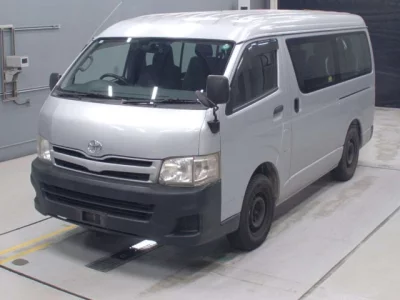 Toyota HIACE  с аукциона в Японии