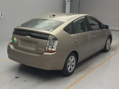 Toyota PRIUS  с аукциона в Японии