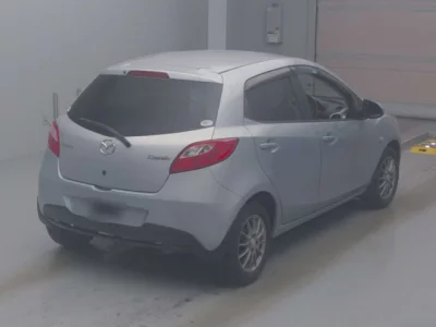 Mazda DEMIO  с аукциона в Японии