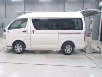 Toyota HIACE VAN лот № 30194 оценка 3.5  с аукциона в Японии 3