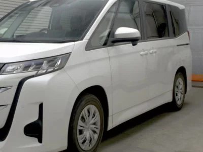 Toyota NOAH  с аукциона в Японии