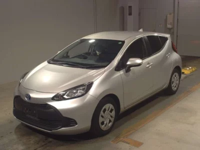 Toyota AQUA  с аукциона в Японии