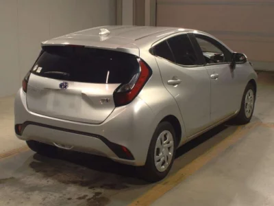 Toyota AQUA  с аукциона в Японии