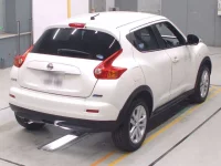Nissan JUKE лот № 30201 оценка 4  с аукциона в Японии 1