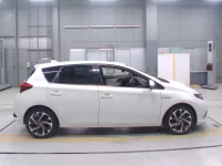 Toyota AURIS лот № 30206 оценка 4.5  с аукциона в Японии 2