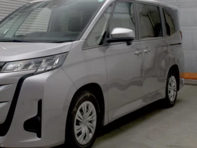 Toyota NOAH  с аукциона в Японии