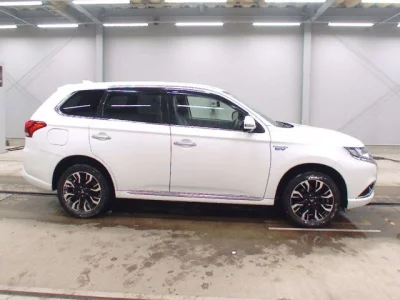 Mitsubishi OUTLANDER PHEV