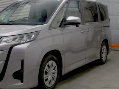 Toyota NOAH  с аукциона в Японии
